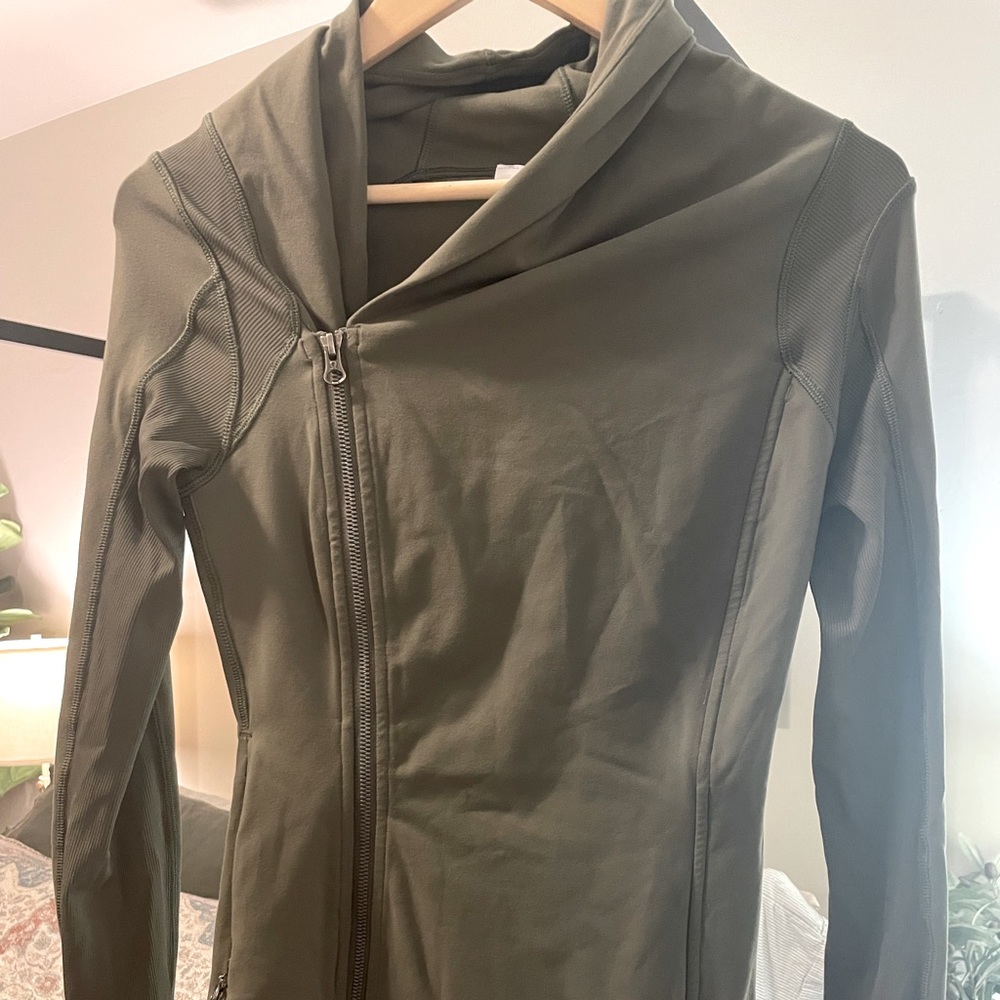 Lululemon Jacket size 6.